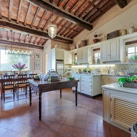Charming & Luxury 10 Bedrooms Medea